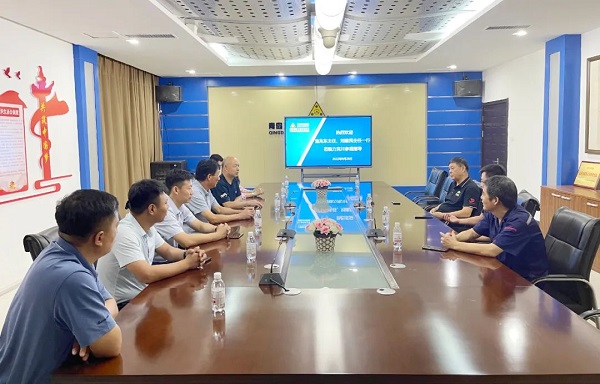 青島德州老鄉會宮兆東秘書長、禹城市在青流動黨員黨總支籌建負責人劉建民一行7人蒞臨公司參觀調研2.jpg 青島德州老鄉會宮兆東秘書長、禹城市在青流動黨員黨總支籌建負責人劉建民一行7人蒞臨公司參觀調研2.jpg